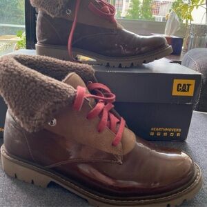 Ladies CATERPILLAR walking machine, hub fur-lined, lace-up ankle boots.